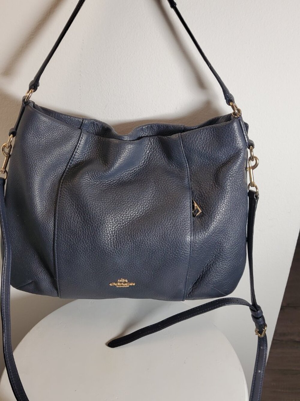 42. COACH dark navy pebbled hobo zip top shoulder bag gold hardware - Picture 3 of 12